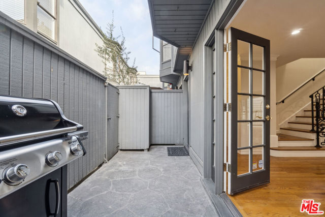 880 Hilldale Avenue, West Hollywood CA: https://media.crmls.org/mediaz/ffec9663-da96-4e7b-88d3-c7b55d4dee64.jpg