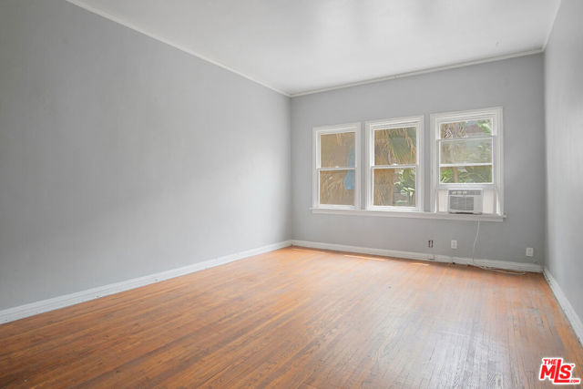 712 S Stanley Avenue, Los Angeles CA: https://media.crmls.org/mediaz/ffecff82-d350-4001-9203-bf4efb66e54f.jpg