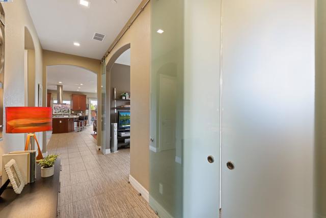 1835 Riesling Cir, Brentwood CA: https://media.crmls.org/mediaz/ffed1f7a-7c86-41f1-ac9f-c6afef58c684.jpg