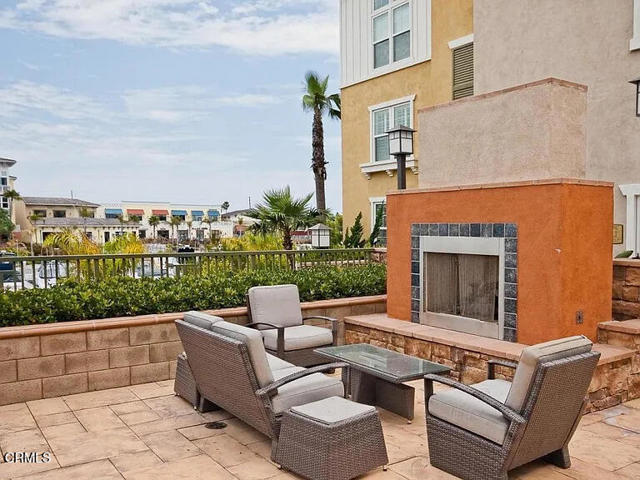 1430 Windshore Way, Oxnard CA: https://media.crmls.org/mediaz/ffed65cf-cc89-489f-b5d4-e93116a447a0.jpg