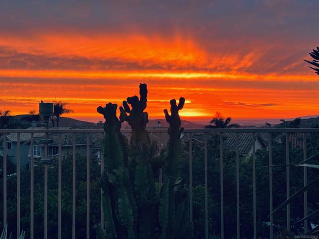 2352 Rock Crest Gln, Escondido CA: https://media.crmls.org/mediaz/ffed8a75-2241-4dcc-a2d1-41120cfd5083.jpg