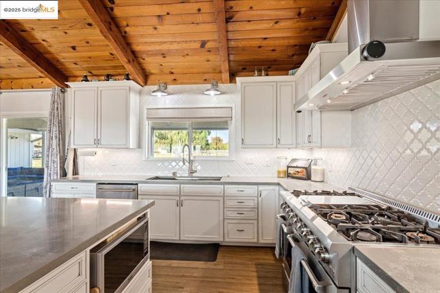 3164 Bixler Rd, Brentwood CA: https://media.crmls.org/mediaz/ffedd16e-acbb-4918-8a34-defb5990e2f8.jpg