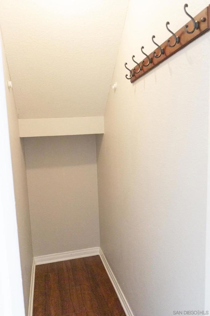 https://media.crmls.org/mediaz/ffee7cf6-3fbf-4827-8d8e-ea310c9e7d3a.jpg?preset=X-Large