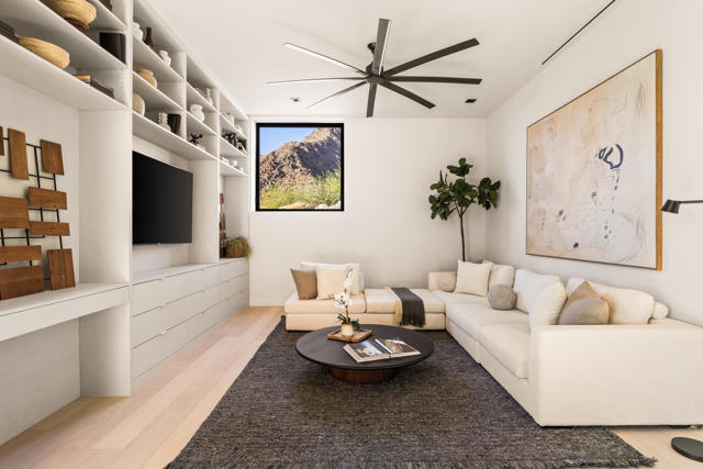 2085 Desert Flower Court, Palm Springs CA: https://media.crmls.org/mediaz/ffee89ec-63f8-4365-90bc-99d4f4d54961.jpg