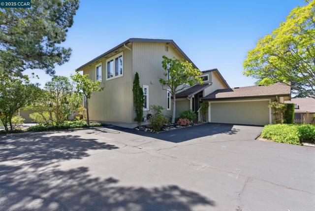 117 Alta Mesa Ct, Moraga CA: https://media.crmls.org/mediaz/ffeeae82-1786-4005-a6c5-380415d1665c.jpg