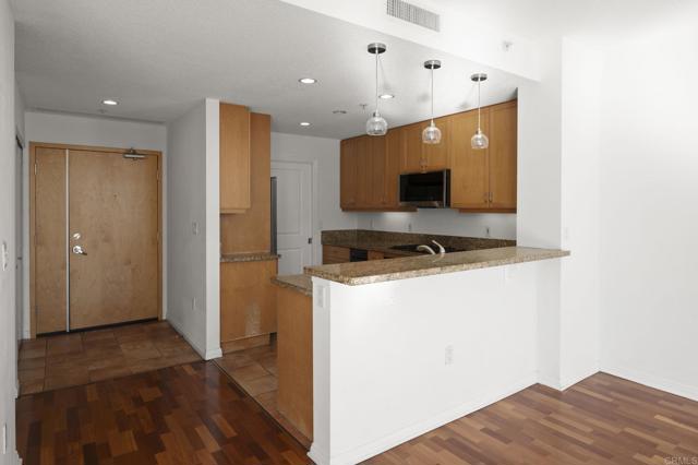 Detail Gallery Image 13 of 52 For 850 Beech St #1404,  San Diego,  CA 92101 - 2 Beds | 2 Baths