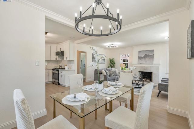 6927 Sunkist Dr, Oakland CA: https://media.crmls.org/mediaz/ffeedc16-ed02-4187-ae19-c443419b44fe.jpg
