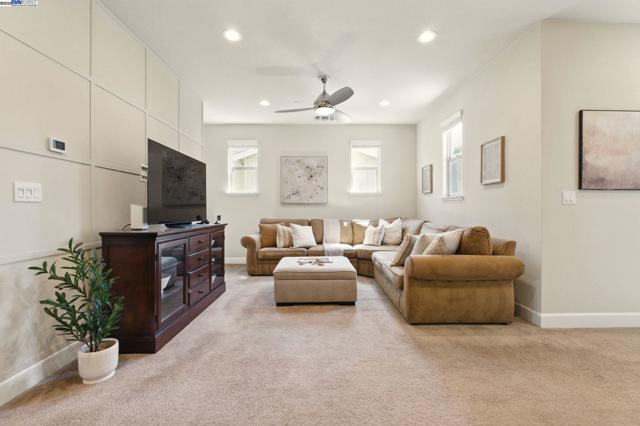 538 Sandalwood Drive, Livermore CA: https://media.crmls.org/mediaz/ffef49b3-020a-4dd9-887d-3277cec4e576.jpg