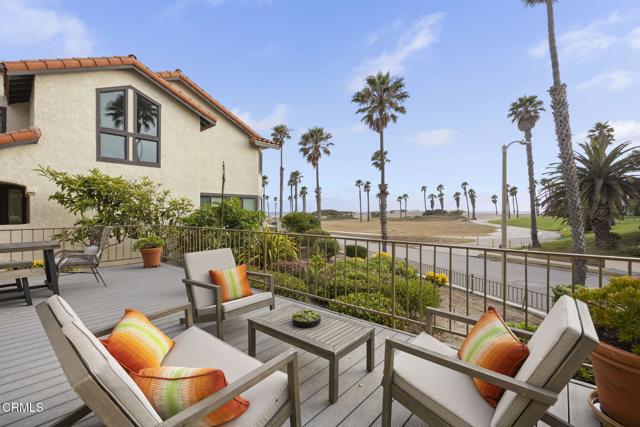 2205 Vina Del Mar, Oxnard CA: https://media.crmls.org/mediaz/ffeff5eb-08f6-40e6-995e-1f9e7e2443af.jpg