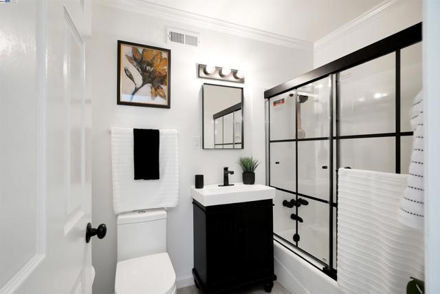 30566 Prestwick Ave, Hayward CA: https://media.crmls.org/mediaz/fff04c26-12a3-40fb-9dba-6cb04f64ff2e.jpg