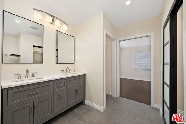 4401 W 58th Place, Los Angeles CA: https://media.crmls.org/mediaz/fff09a5d-b84b-4a02-ac63-5f1a4a7059ac.jpg