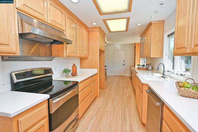 Image 15 of 48 For 342 Fenway Dr