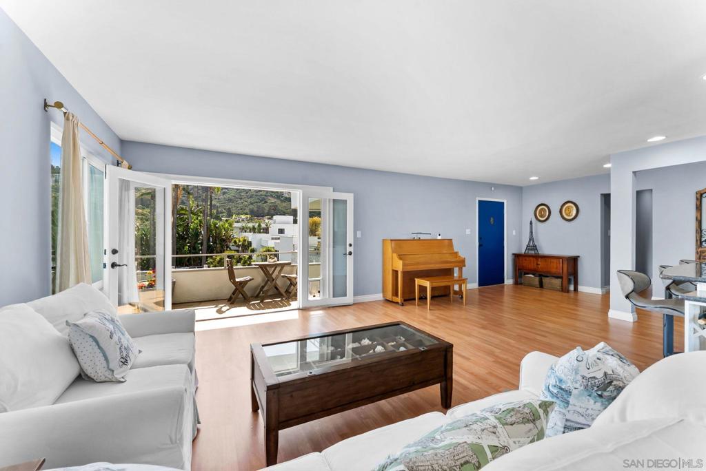 2360 Torrey Pines Rd #28