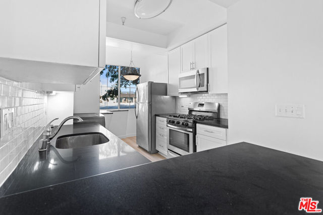 2033 Beloit Avenue, Los Angeles CA: https://media.crmls.org/mediaz/fff18f82-7d4b-4d8a-a8af-82b3f876e648.jpg