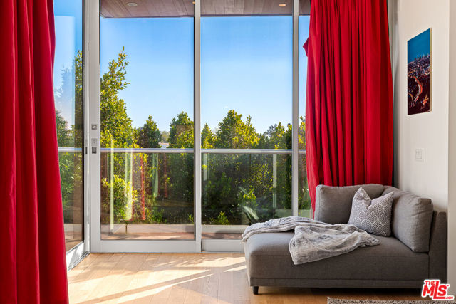 2738 Rinconia Drive, Los Angeles CA: https://media.crmls.org/mediaz/fff19ede-6f9e-491e-9391-6de17c12f59f.jpg