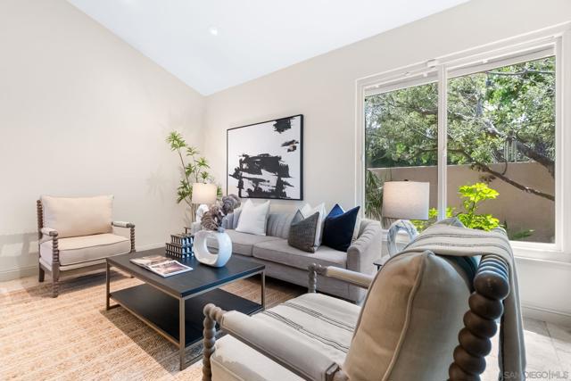 2885 Caminito Merion, La Jolla CA: https://media.crmls.org/mediaz/fff22c82-9c5c-4be7-ab55-cee56489bcfa.jpg