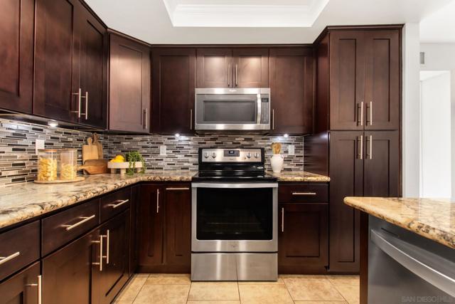 5637 Lake Murray Blvd, La Mesa CA: https://media.crmls.org/mediaz/fff27cac-c36a-4316-8954-fff256897da5.jpg
