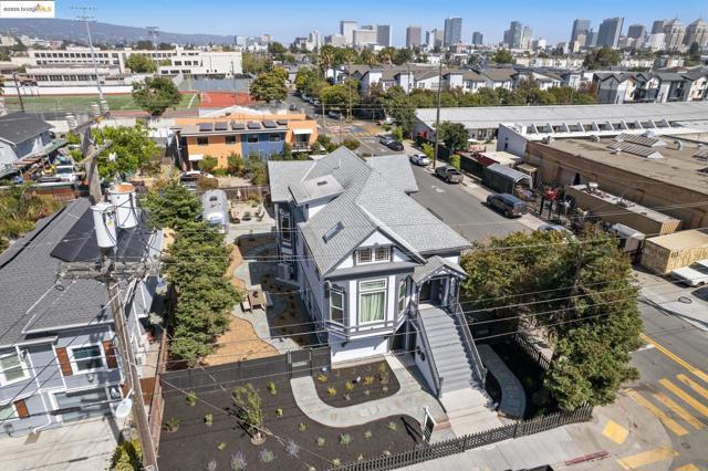 2602 Adeline St, Oakland CA: https://media.crmls.org/mediaz/fff29b43-b8ab-4c1c-b8a0-237143adfc4a.jpg