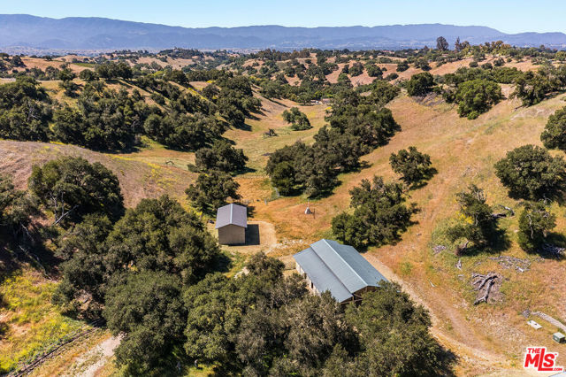 3349 Long Valley Road, Santa Ynez CA: https://media.crmls.org/mediaz/fff2c198-3773-4ec8-ba35-e34e4b8e3887.jpg