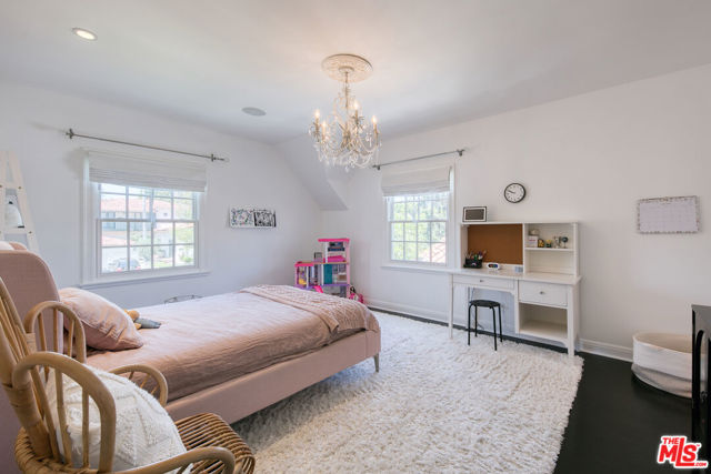 10736 Le Conte Avenue, Los Angeles CA: https://media.crmls.org/mediaz/fff2e7d7-9bdc-4a82-a338-2d802d307142.jpg