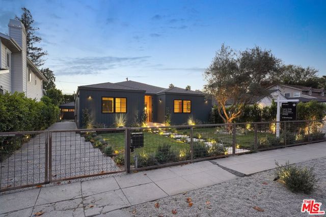 4539 Atoll Avenue, Sherman Oaks CA: https://media.crmls.org/mediaz/fff2eae3-9aff-4d2b-9e49-e023731187d1.jpg