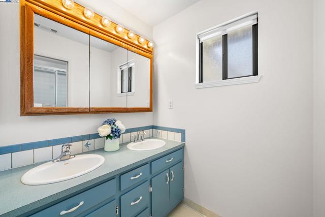 3819 California Way, Livermore CA: https://media.crmls.org/mediaz/fff2eb7d-b985-4e16-a04f-49699ab49fa0.jpg