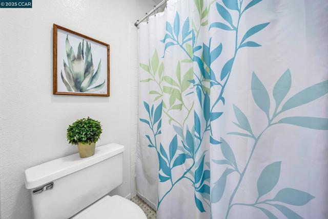 214 S Wildwood, Hercules CA: https://media.crmls.org/mediaz/fff36cf0-eadd-4d53-af8e-383dce543a36.jpg