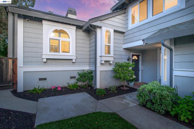 5943 Corte Arboles, Pleasanton CA: https://media.crmls.org/mediaz/fff37533-6be2-483c-8f5d-2d607e694f45.jpg