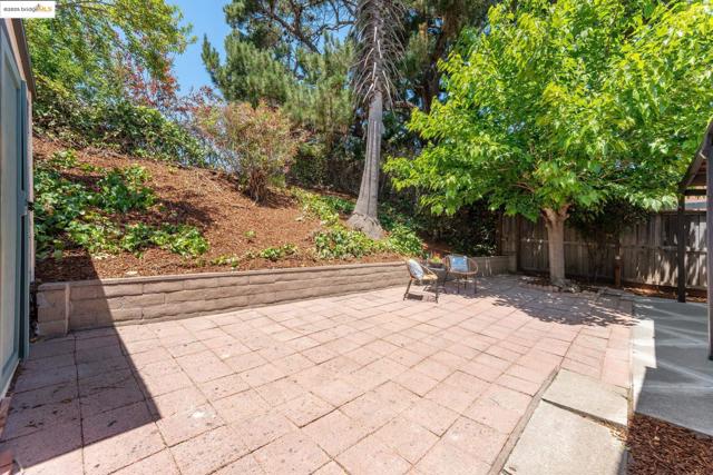 3129 Deseret Dr, Richmond CA: https://media.crmls.org/mediaz/fff44a51-bbfc-47f0-9aad-428c4701e55a.jpg