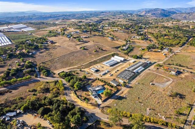 10350 West Lilac, Valley Center CA: https://media.crmls.org/mediaz/fff4ad8f-5a96-4b84-83ec-6143773c87ea.jpg