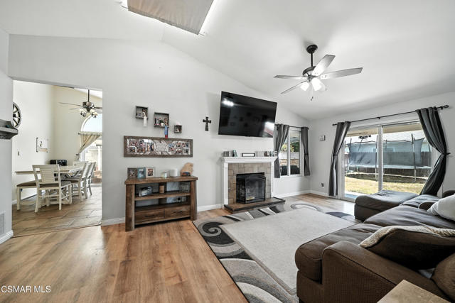 241 Cottonwood Lane, Fillmore CA: https://media.crmls.org/mediaz/fff4be11-3199-4435-a9c8-45f0fc6ffe96.jpg