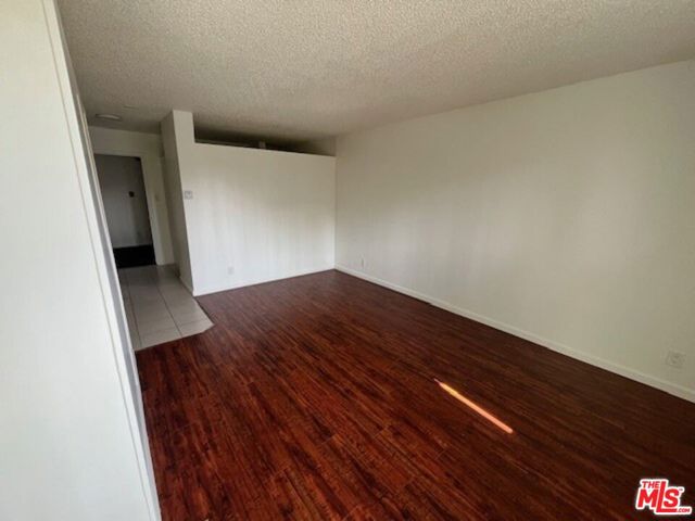 8615 Balboa Boulevard photo 5