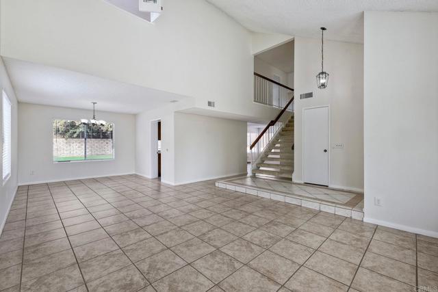 169 Camino Entrada, Chula Vista CA: https://media.crmls.org/mediaz/fff4f89c-f1fc-4631-9411-24e772e7ff33.jpg