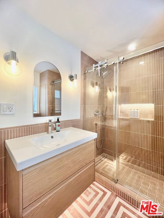 17728 Porto Marina Way, Pacific Palisades CA: https://media.crmls.org/mediaz/fff4fab8-9076-48e1-bc42-bc7a73de630e.jpg