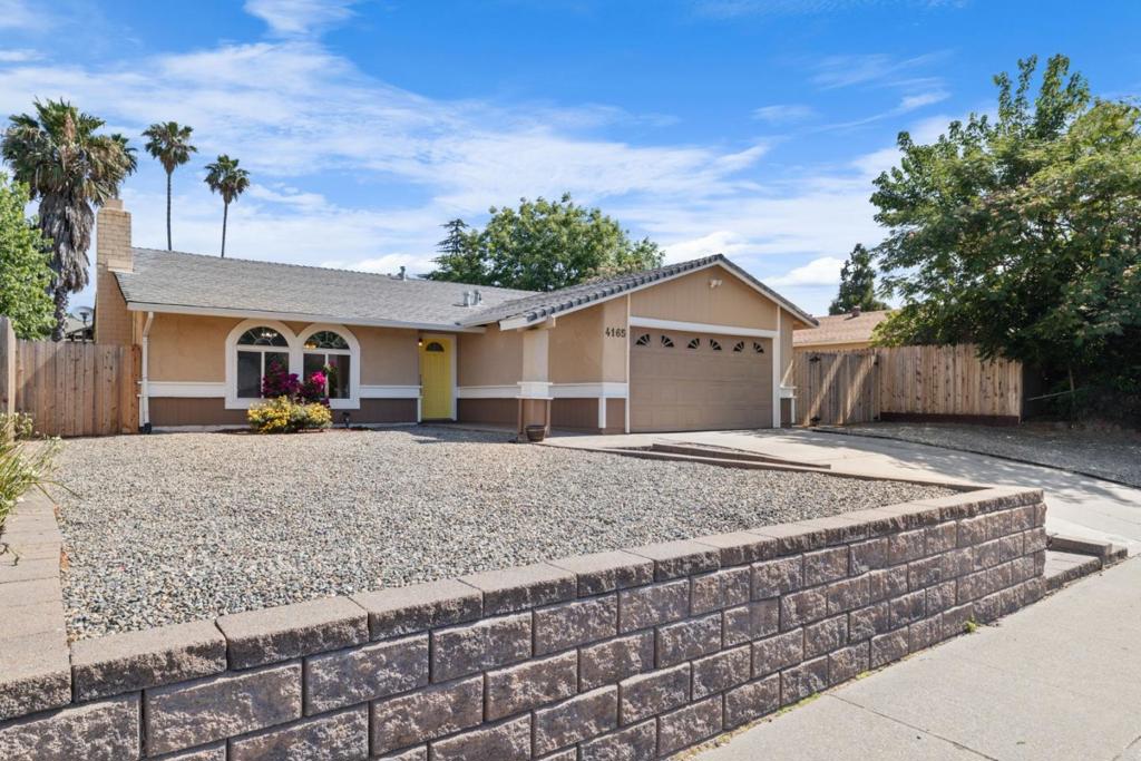 4165 Ernestine Way