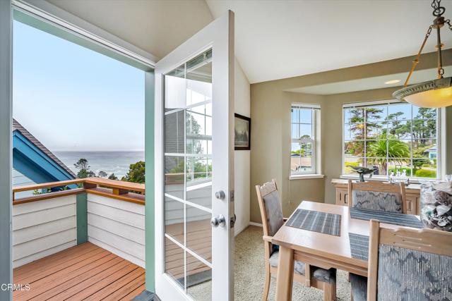 38934 Cypress Way, Gualala CA: https://media.crmls.org/mediaz/fff512f2-b9ef-473e-b878-37690d7ce56a.jpg