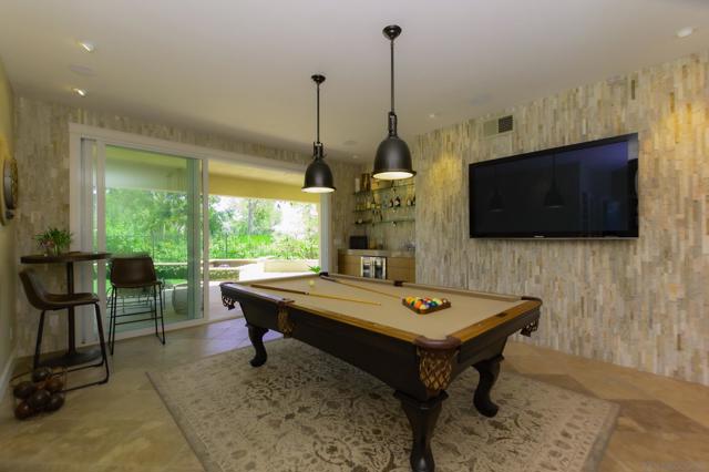 2537 Carriagedale Row, La Jolla CA: https://media.crmls.org/mediaz/fff52a1c-a583-47dc-bc90-ec4852dc263b.jpg