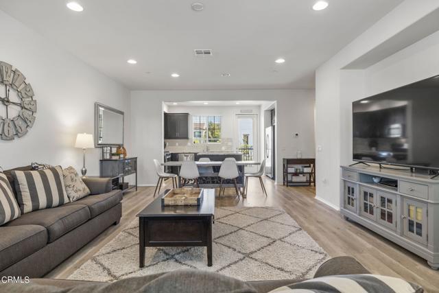 577 Pioneer Street, Camarillo, CA, 93010 577 Pioneer Street, Camarillo, CA, 93010