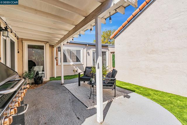 4 Mt Wilson Way, Clayton CA: https://media.crmls.org/mediaz/fff5a237-4ada-4a1c-8b0e-9210d438b2a2.jpg