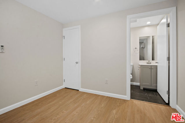 2370 Lime Avenue, Long Beach CA: https://media.crmls.org/mediaz/fff61390-ec6c-46f6-9ad2-f0ec4bd4c91e.jpg