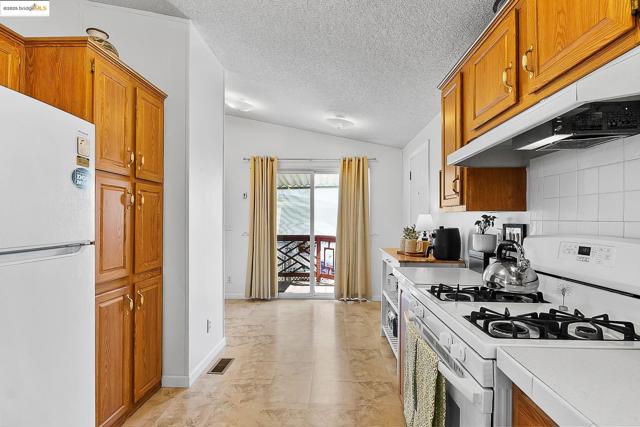 114 Zartop St, Oakley CA: https://media.crmls.org/mediaz/fff68b84-dbc7-4e91-a3b4-79e17ec21209.jpg