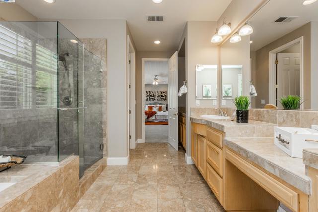 5633 Selena Ct, Pleasanton CA: https://media.crmls.org/mediaz/fff6aa67-3a6c-4760-b16f-1cc1de1e8902.jpg