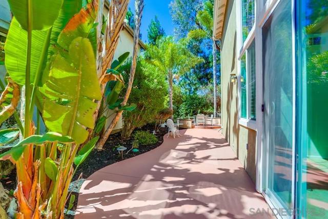 5423 Foxtail Loop, Carlsbad CA: https://media.crmls.org/mediaz/fff6ca68-cbea-4983-9265-ab7a21add6ab.jpg