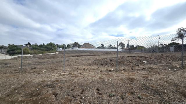 323 Hill Dr, Vista CA: https://media.crmls.org/mediaz/fff79d10-5409-4599-8071-4659143ef119.jpg