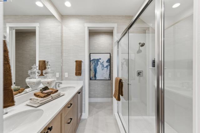 1660 Clement Avenue, Alameda CA: https://media.crmls.org/mediaz/fff7a7e0-606a-4d9a-b6ef-836d551d3f7f.jpg