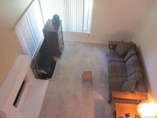 10706 Esmeraldas Dr, San Diego CA: https://media.crmls.org/mediaz/fff7c32f-573e-4ebd-b851-fb95baec0939.jpg