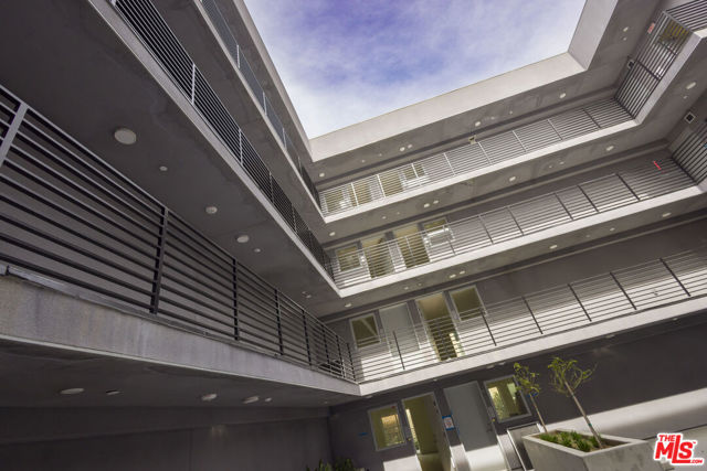 14629 Erwin Street, Van Nuys CA: https://media.crmls.org/mediaz/fff821ef-e5df-4575-809e-1e693509f270.jpg
