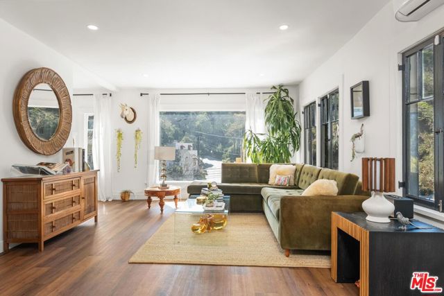 2108 Tavern Trail, Los Angeles CA: https://media.crmls.org/mediaz/fff88a4a-baea-4468-b98e-5532f7e76513.jpg
