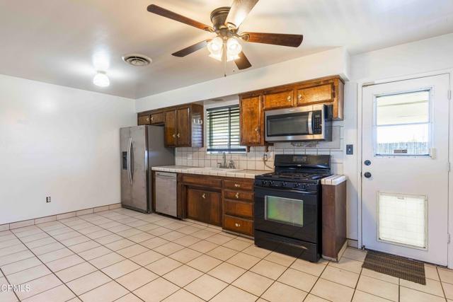 Detail Gallery Image 13 of 26 For 1215 Mckinley Ave, Bakersfield,  CA 93308 - 3 Beds | 2 Baths