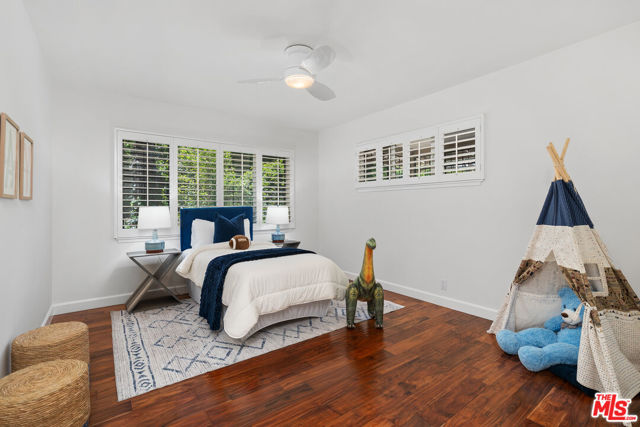 4450 Coronet Drive, Encino CA: https://media.crmls.org/mediaz/fff97297-4312-498e-9af0-d6c5f0a9be6e.jpg